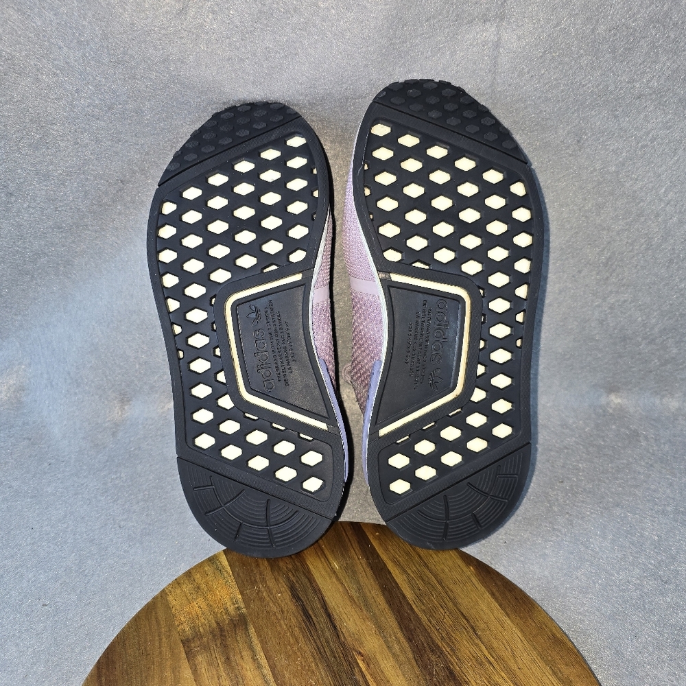 Purple adidas, marque aux 3 bandes, boost Womens Size 6**** - Picture 7 of 10